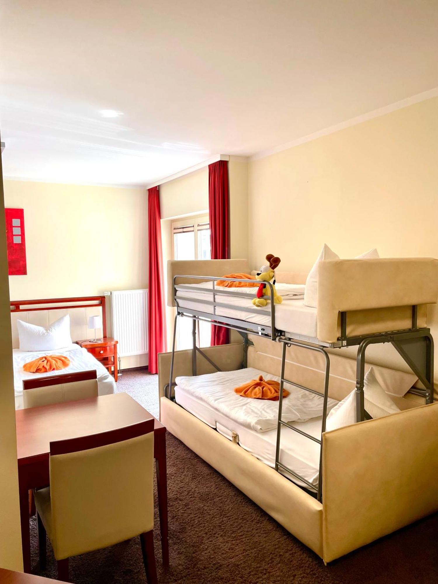 Deluxe Family Room